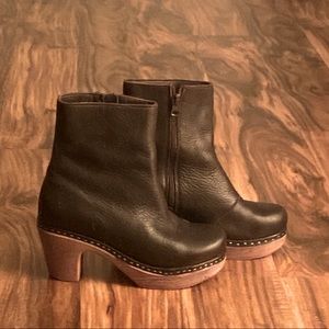 calou clog-style boots $20. EU size 38
